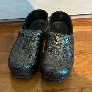 Dansko, size 39, dark gray pattern. Excellent condition.